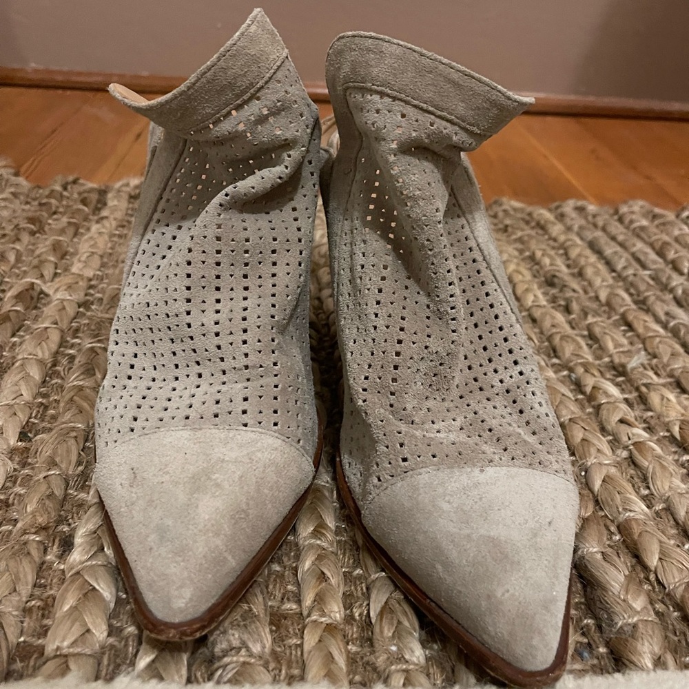 Sigerson Morrison Heeled Mules - Perforated Leather